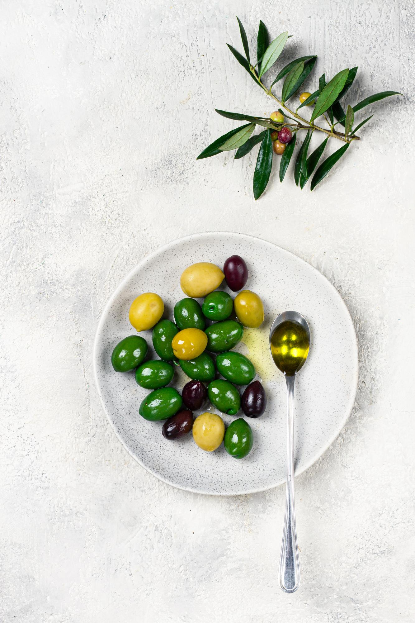 A balanced plate divided into colourful everyday food groups